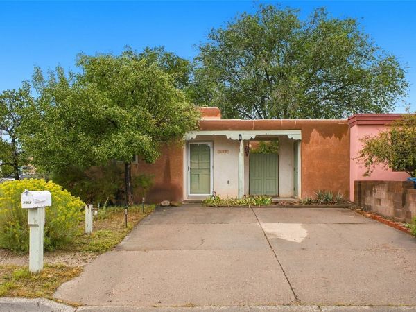 2067 Placita De Quedo , Santa Fe, NM 87505