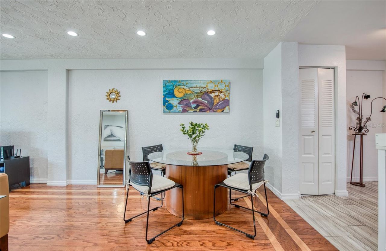 4681 1st Street Ne, Unit 301, Saint Petersburg, FL 33703 Photo