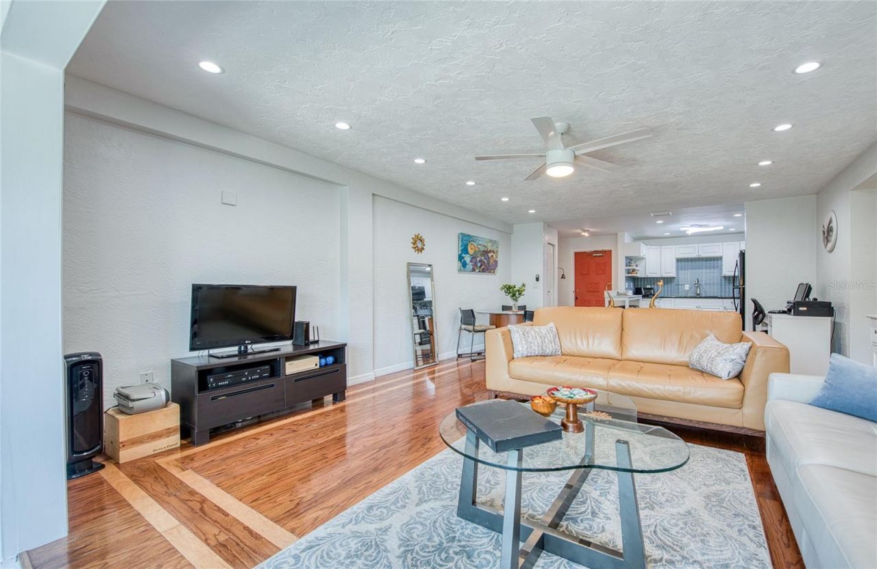 4681 1st Street Ne, Unit 301, Saint Petersburg, FL 33703 Photo