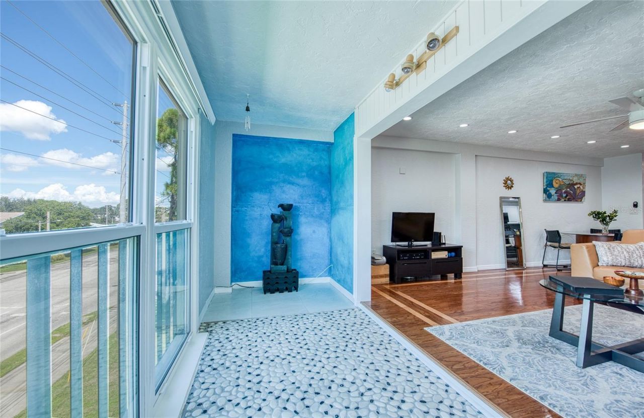 4681 1st Street Ne, Unit 301, Saint Petersburg, FL 33703 Photo