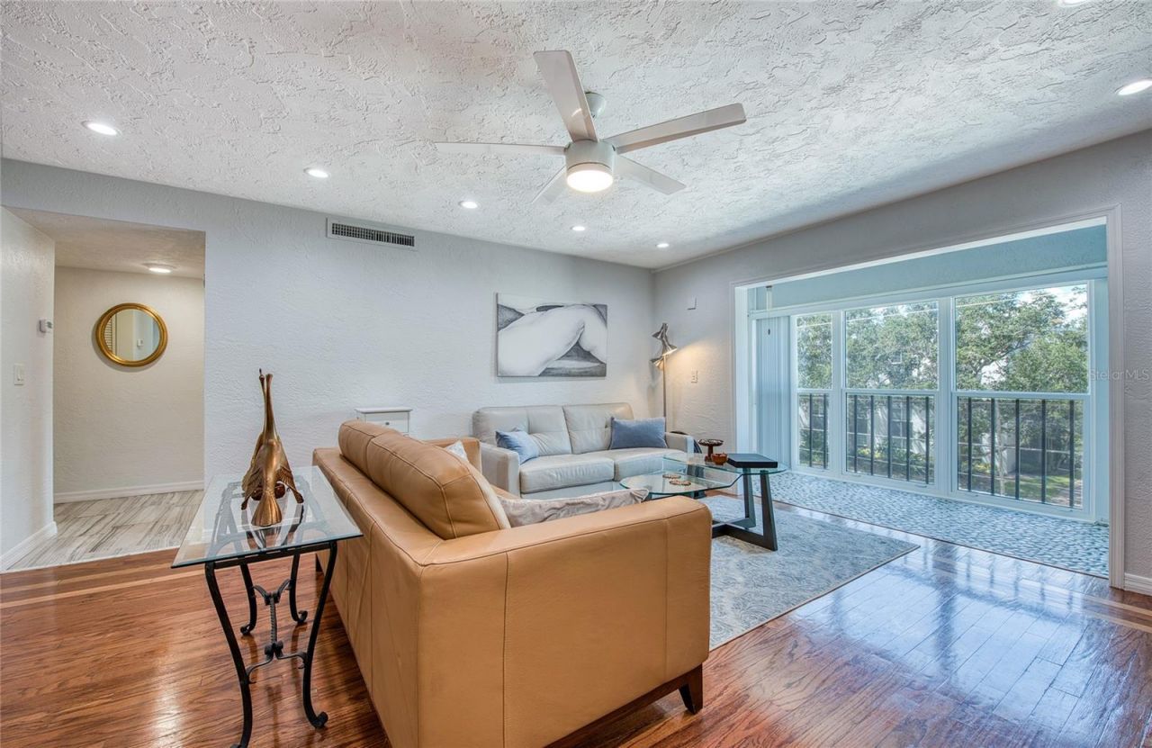 4681 1st Street Ne, Unit 301, Saint Petersburg, FL 33703 Photo