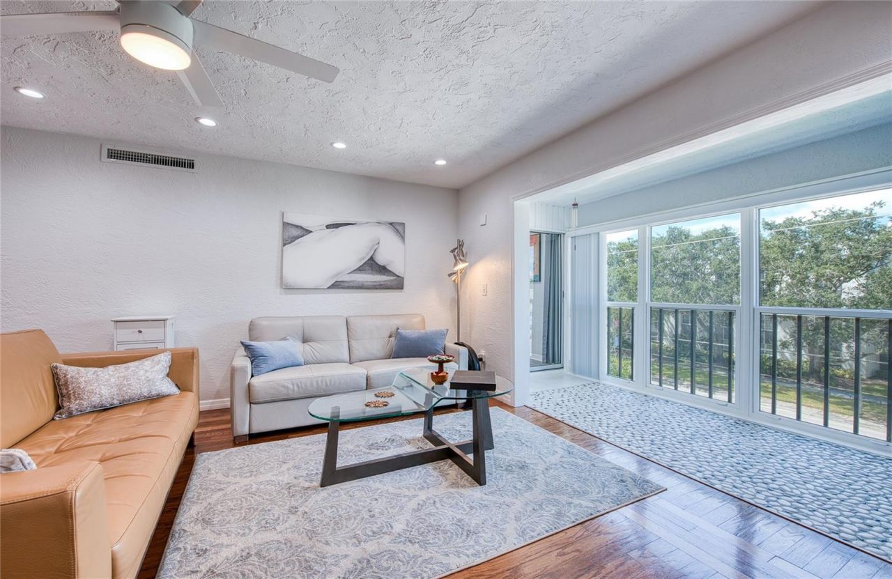 4681 1st Street Ne, Unit 301, Saint Petersburg, FL 33703 Photo
