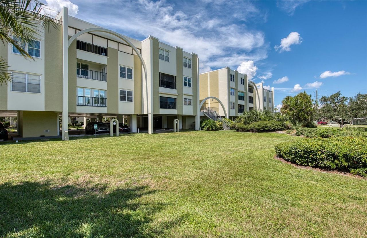 4681 1st Street Ne, Unit 301, Saint Petersburg, FL 33703 Photo