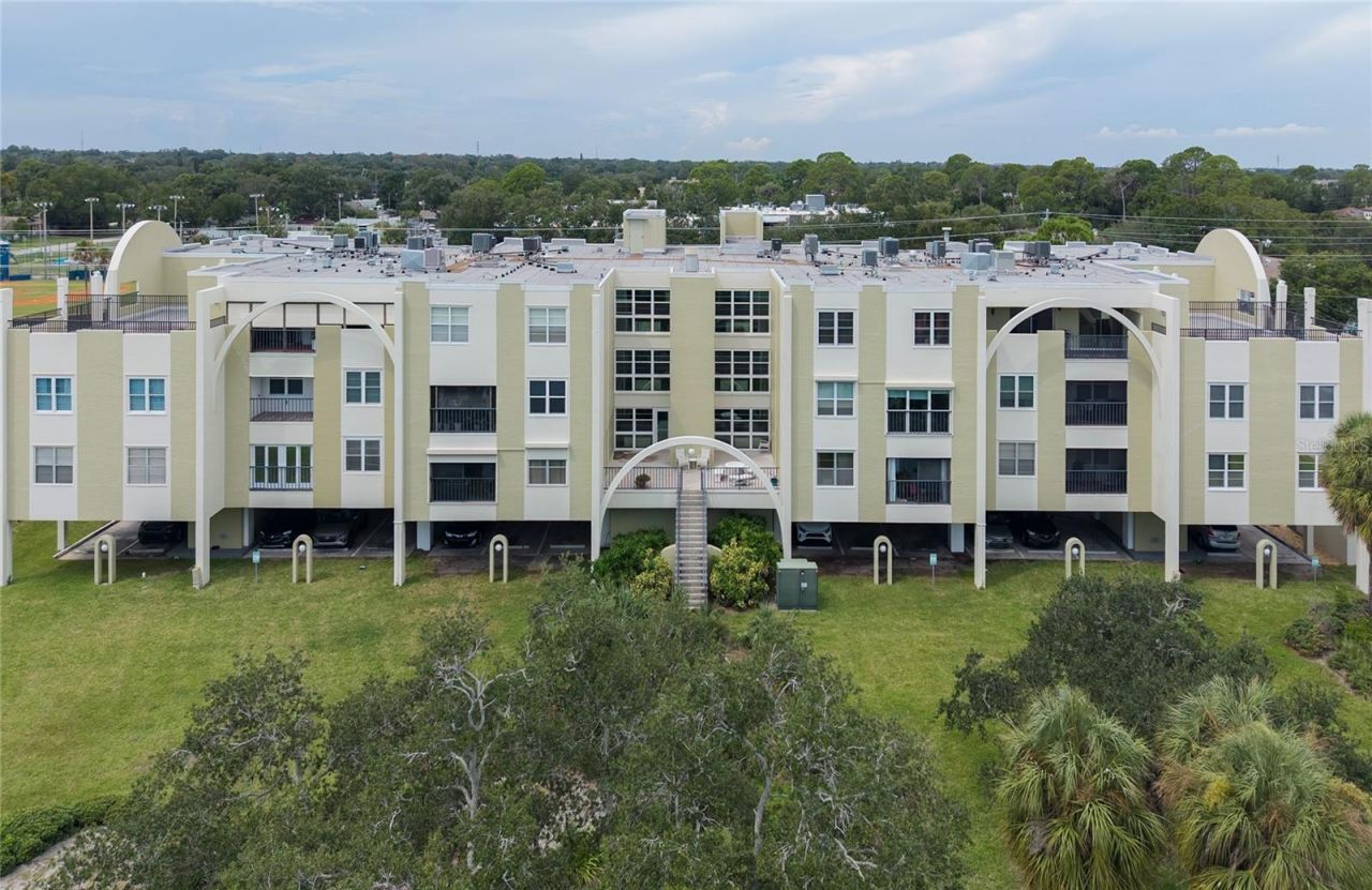 4681 1st Street Ne, Unit 301, Saint Petersburg, FL 33703 Photo