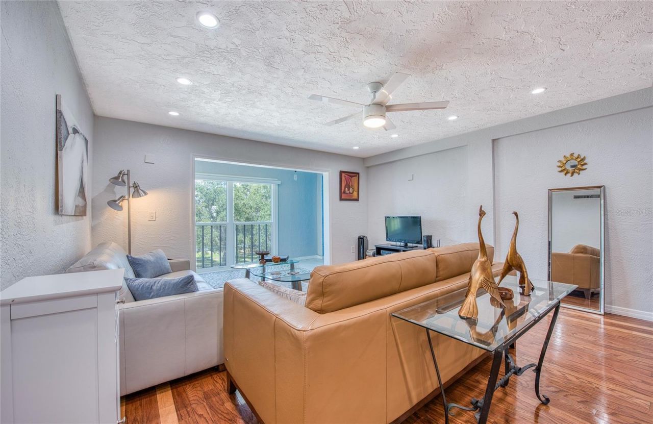 4681 1st Street Ne, Unit 301, Saint Petersburg, FL 33703 Photo