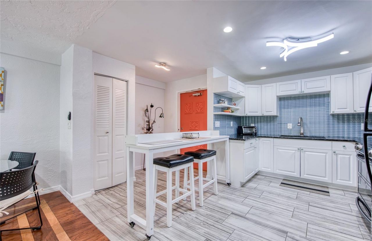 4681 1st Street Ne, Unit 301, Saint Petersburg, FL 33703 Photo