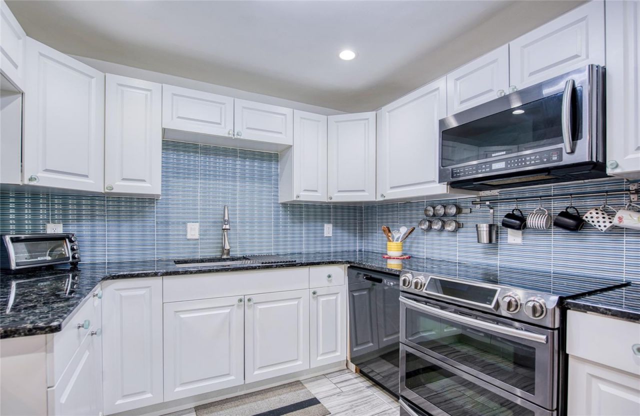 4681 1st Street Ne, Unit 301, Saint Petersburg, FL 33703 Photo