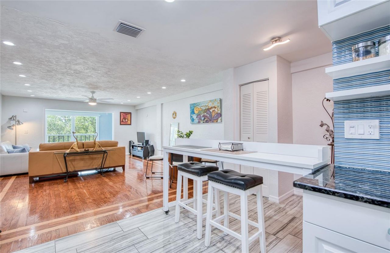 4681 1st Street Ne, Unit 301, Saint Petersburg, FL 33703 Photo