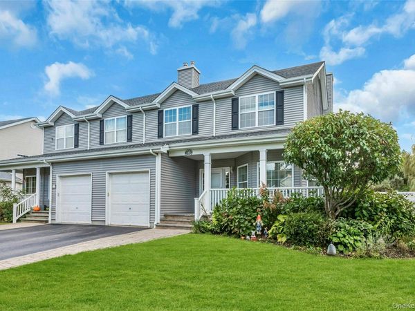 140 Rivendell Court, Melville, NY 11747