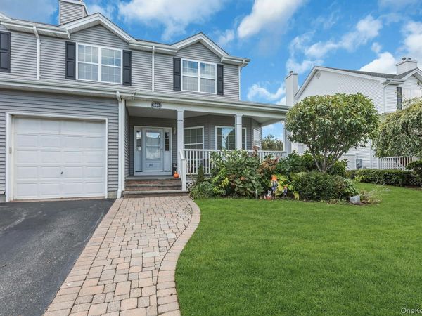 140 Rivendell Court, Melville, NY 11747