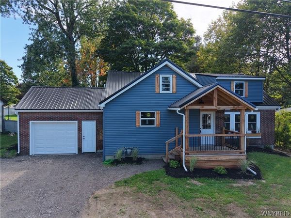 2001 Vermont Street , North Collins, NY 14111