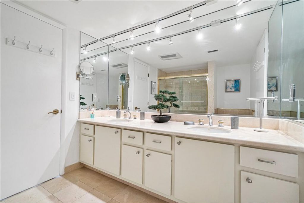 95 N Birch Road, Unit 900, Fort Lauderdale, FL 33304 Photo
