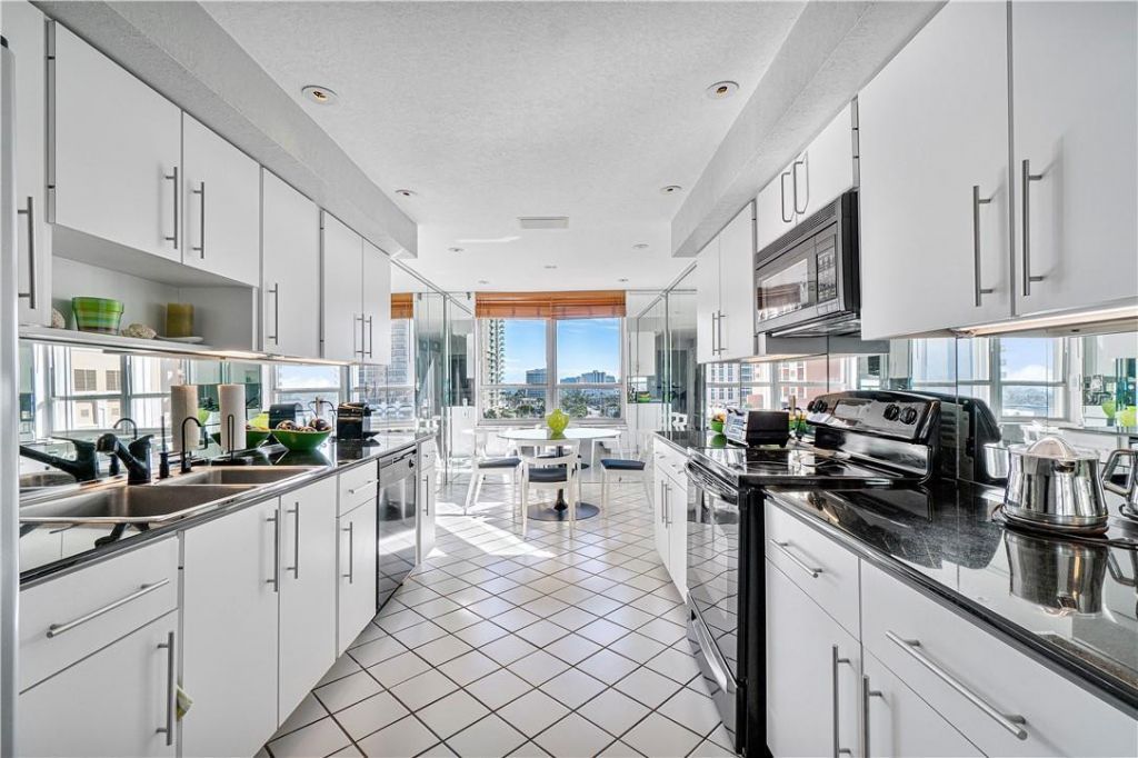 95 N Birch Road, Unit 900, Fort Lauderdale, FL 33304 Photo