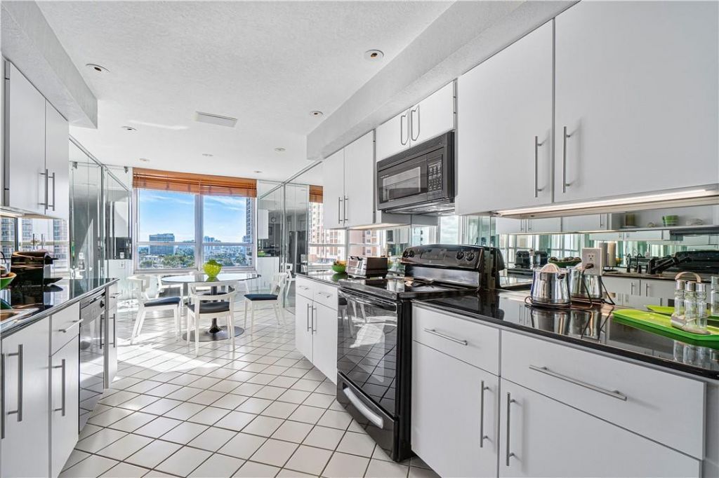 95 N Birch Road, Unit 900, Fort Lauderdale, FL 33304 Photo