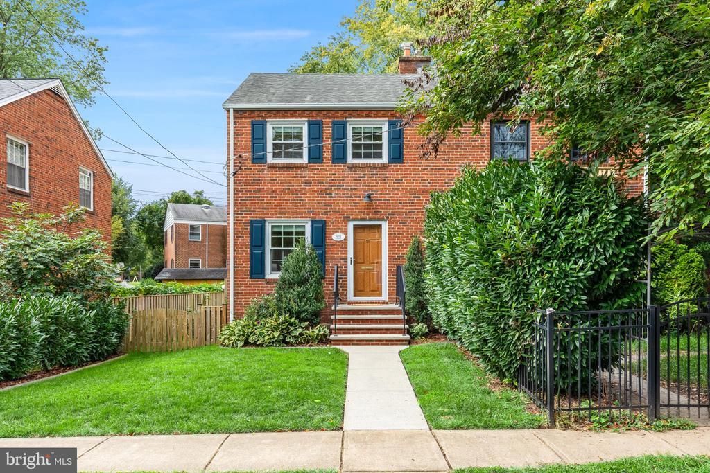 2522 N Winchester Street N, Arlington, VA 22213 Main Photo