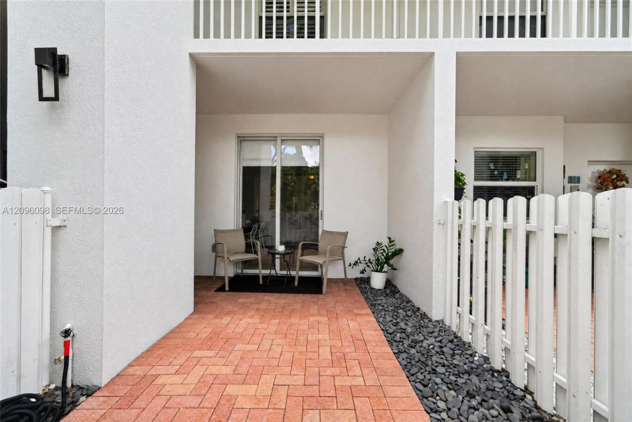 10730 NW 66th St, Unit 102, Doral, FL 33178 Photo