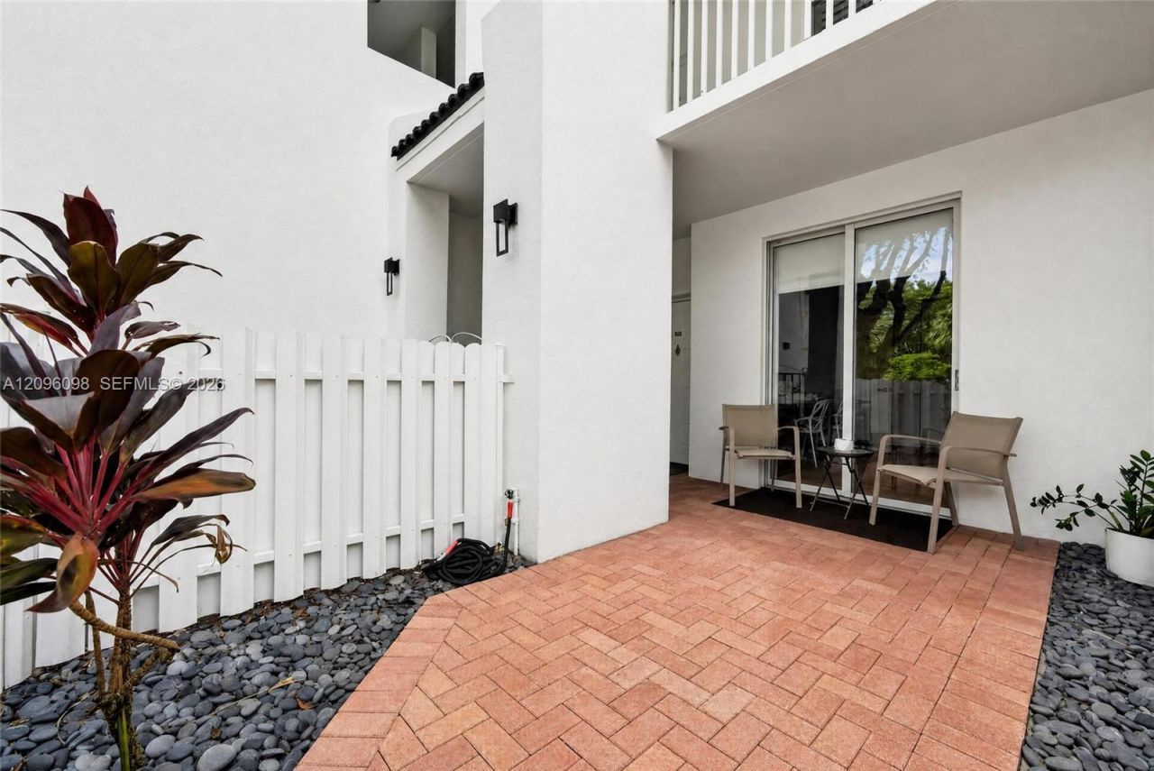 10730 NW 66th St, Unit 102, Doral, FL 33178 Photo
