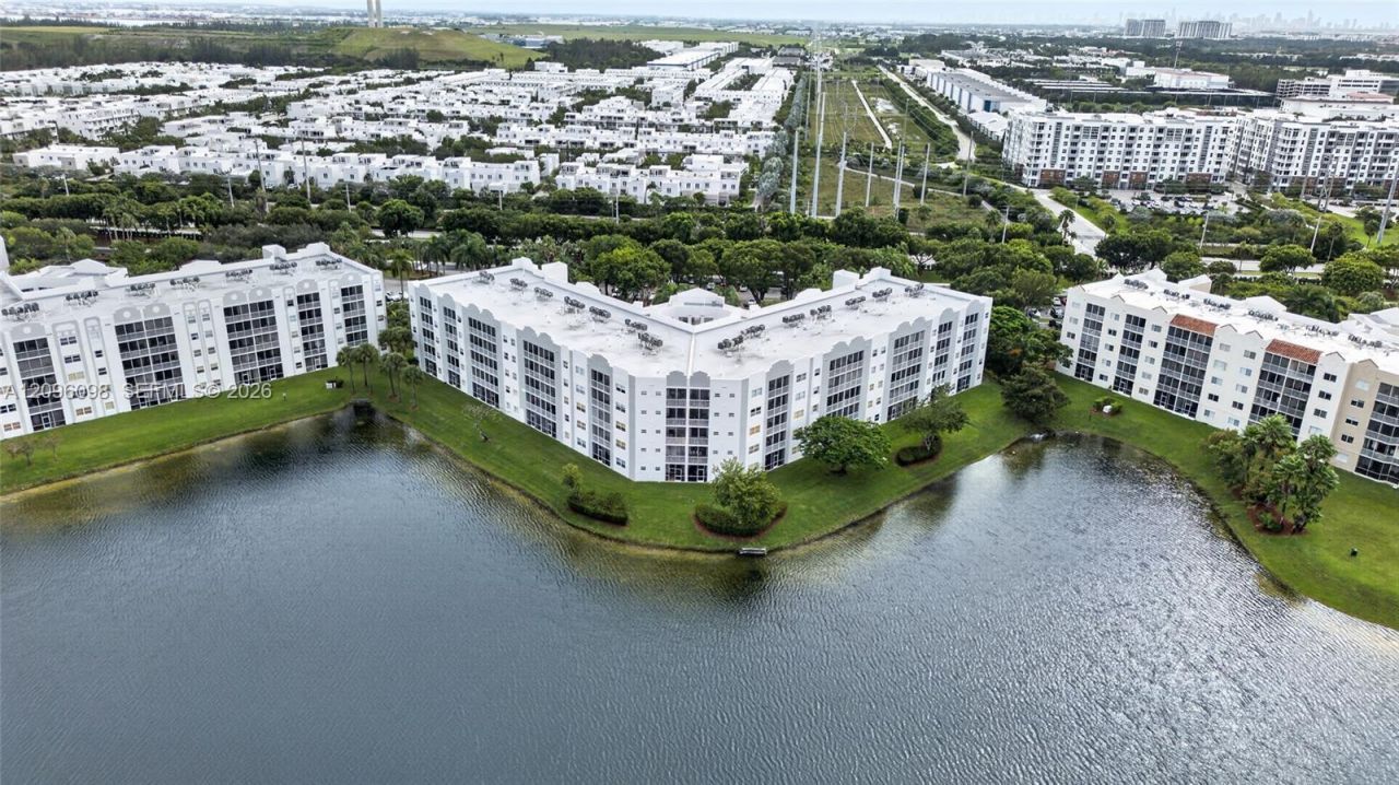10730 NW 66th St, Unit 102, Doral, FL 33178 Photo