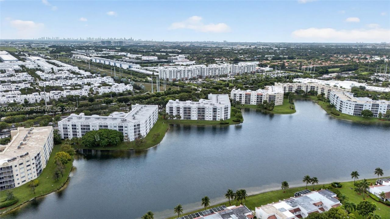 10730 NW 66th St, Unit 102, Doral, FL 33178 Photo