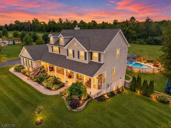10 Highlands Way, Lopatcong, NJ 08865