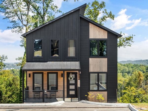 527 New Venture Way , Sevierville, TN 37876
