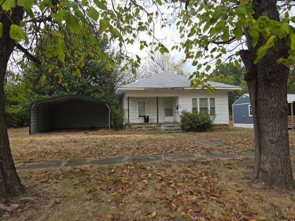 303 N 9th Street, Okemah, OK 74859