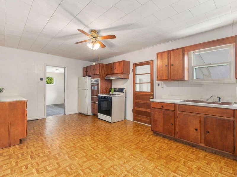 24180 State Route 207, New Holland, OH 43145 Photo 12