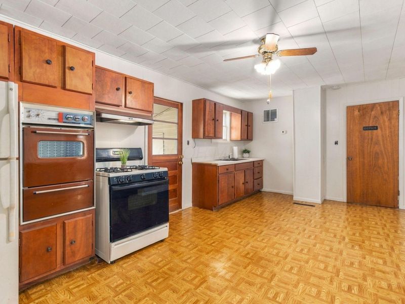 24180 State Route 207, New Holland, OH 43145 Photo 14