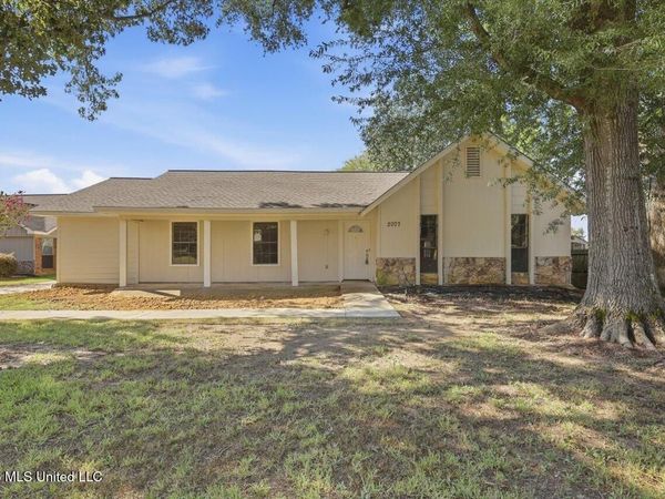 2077 Lakeshore Drive, Ridgeland, MS 39157