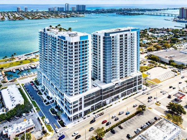 220 LAKE SHORE Drive, Unit 1209, West Palm Beach, FL 33403