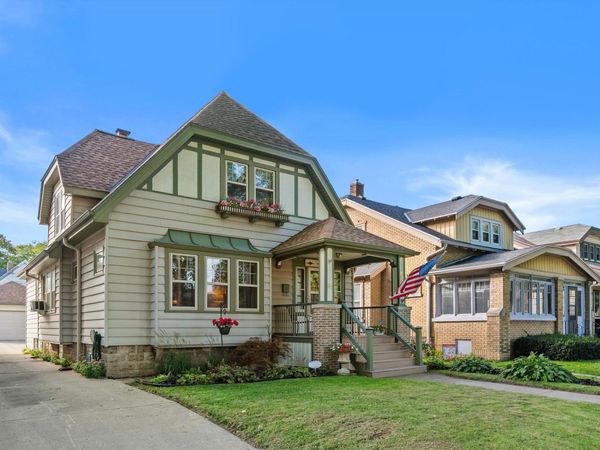 837 S 17th St, Milwaukee, WI 53204