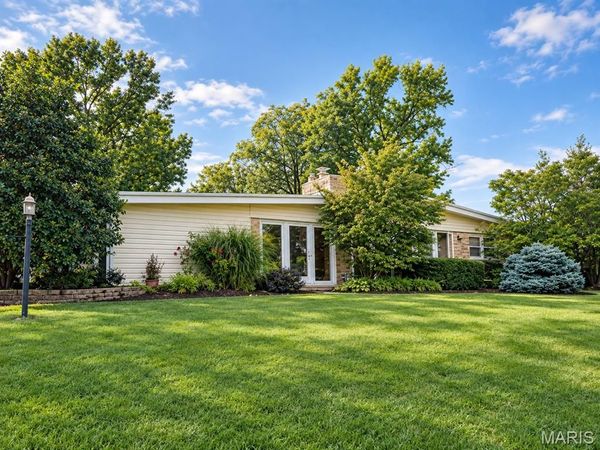 8416 Louwen Drive , Ladue, MO 63124