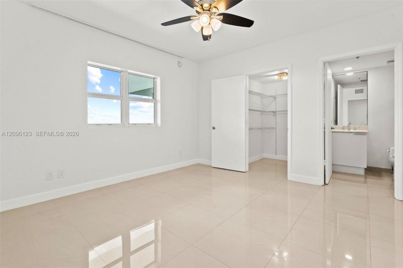 14951 Royal Oaks Ln, Unit 2008, North Miami, FL 33181 Photo