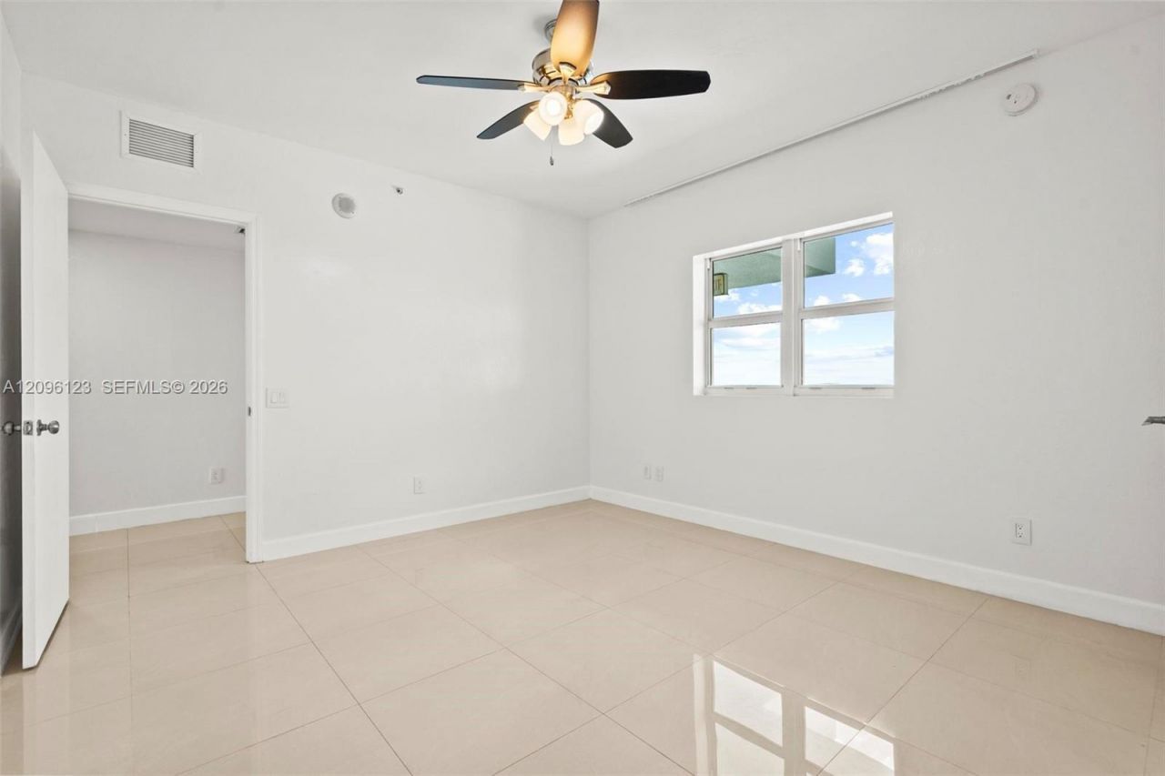 14951 Royal Oaks Ln, Unit 2008, North Miami, FL 33181 Photo