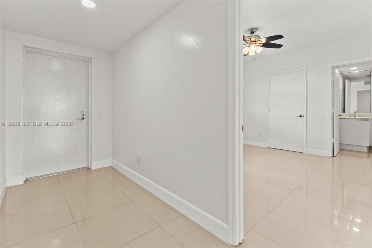14951 Royal Oaks Ln, Unit 2008, North Miami, FL 33181 Photo