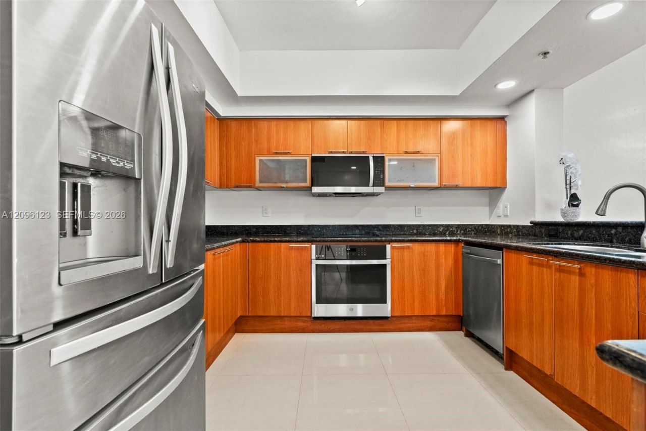 14951 Royal Oaks Ln, Unit 2008, North Miami, FL 33181 Photo