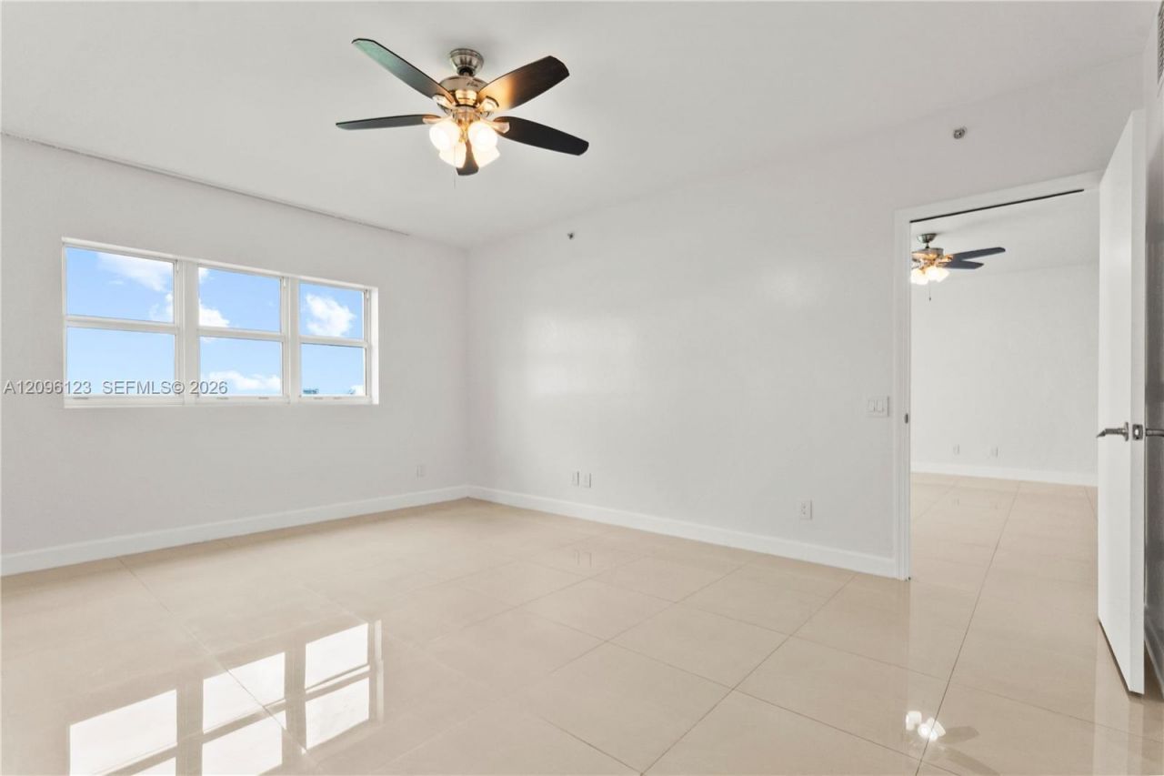 14951 Royal Oaks Ln, Unit 2008, North Miami, FL 33181 Photo