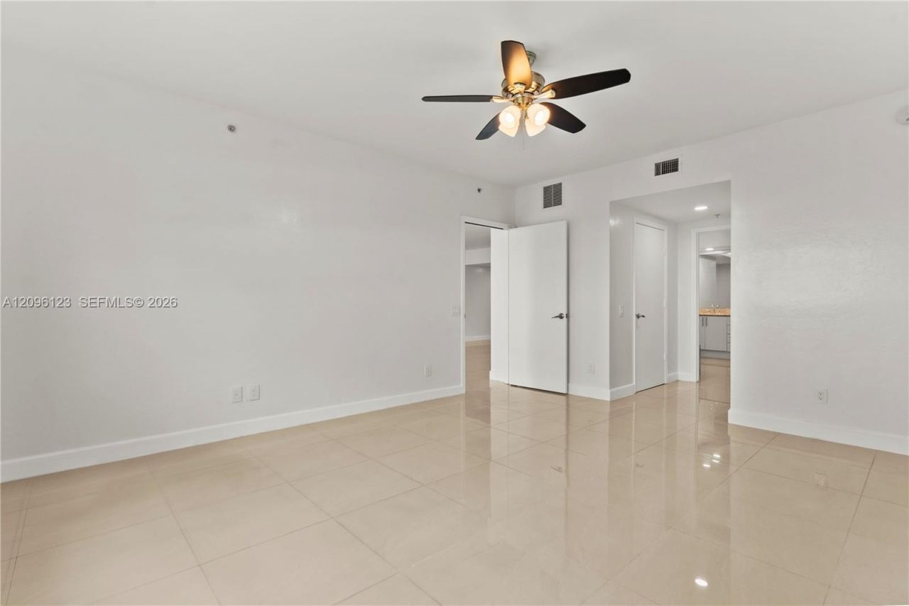 14951 Royal Oaks Ln, Unit 2008, North Miami, FL 33181 Photo