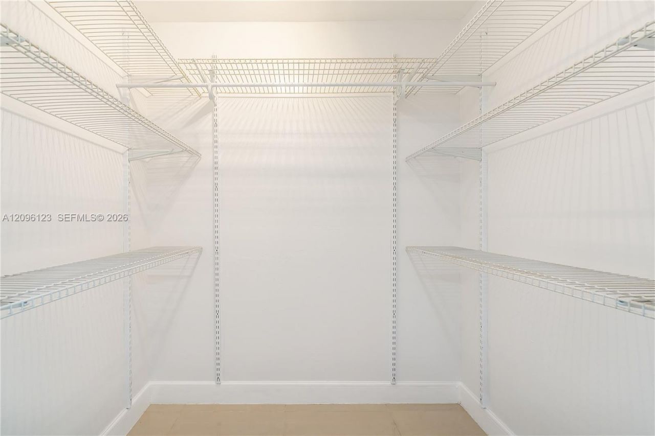 14951 Royal Oaks Ln, Unit 2008, North Miami, FL 33181 Photo