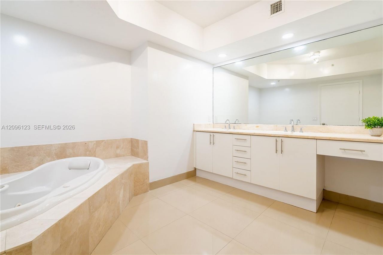 14951 Royal Oaks Ln, Unit 2008, North Miami, FL 33181 Photo