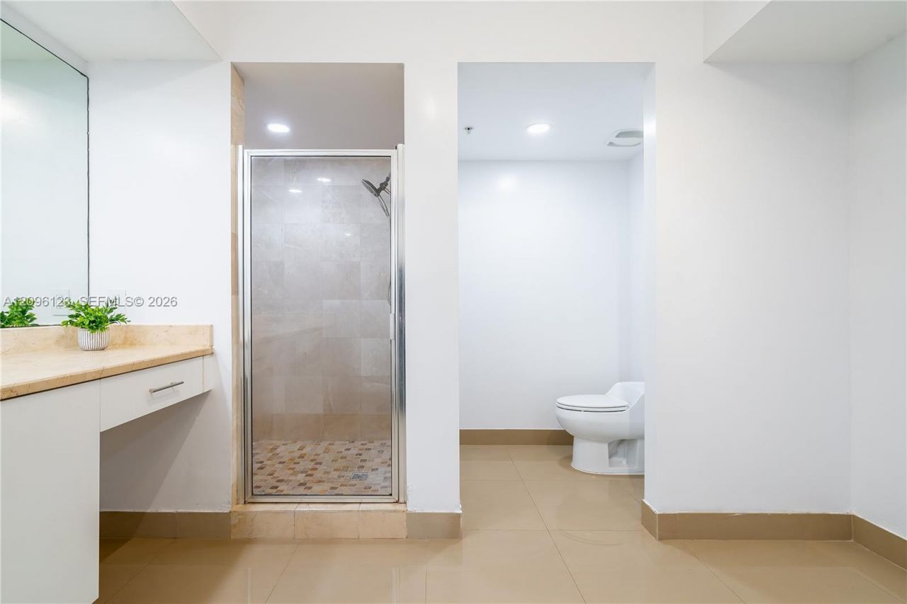 14951 Royal Oaks Ln, Unit 2008, North Miami, FL 33181 Photo