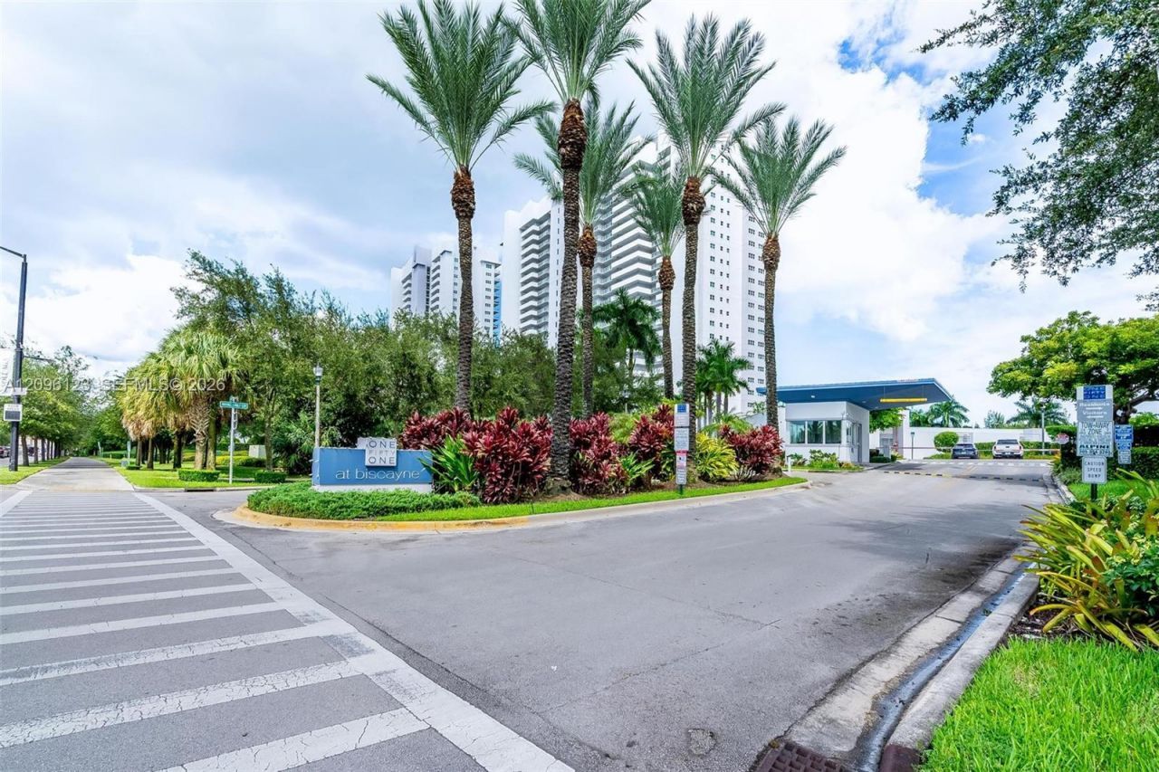 14951 Royal Oaks Ln, Unit 2008, North Miami, FL 33181 Photo