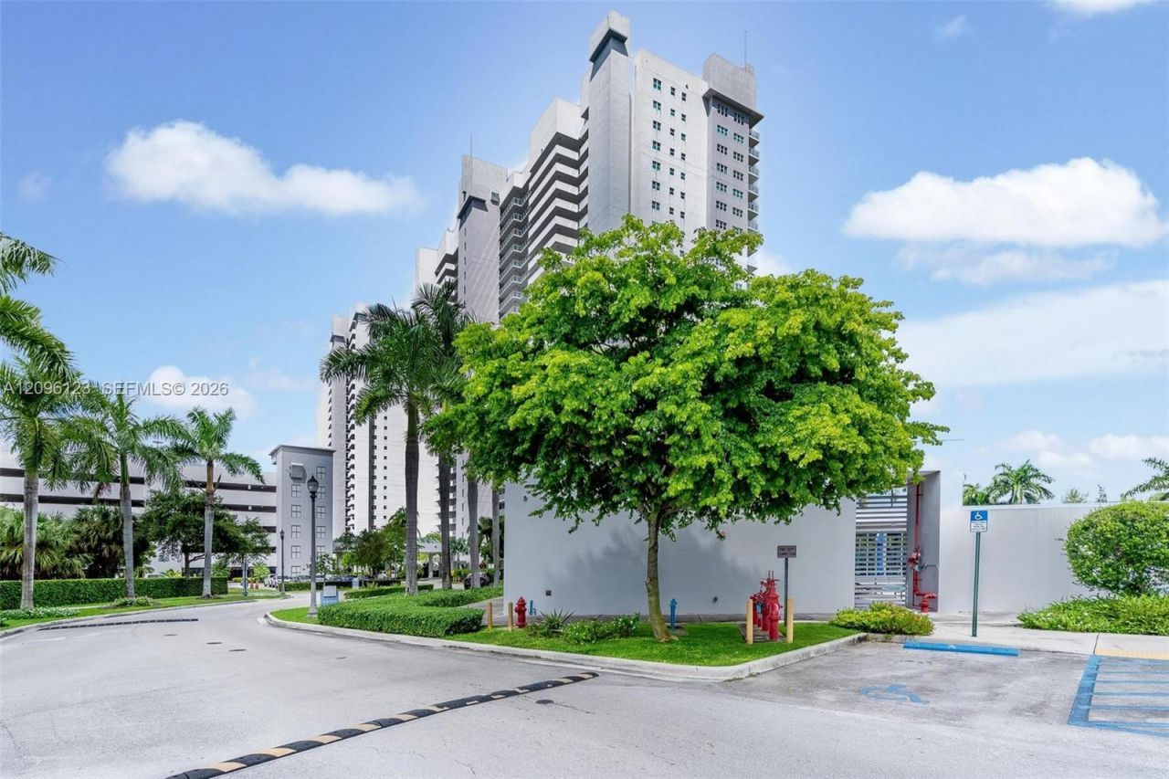 14951 Royal Oaks Ln, Unit 2008, North Miami, FL 33181 Photo