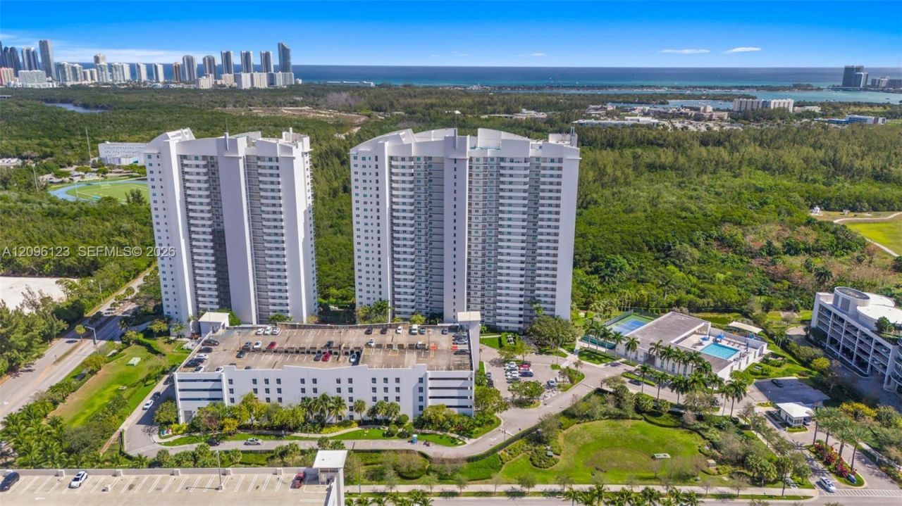 14951 Royal Oaks Ln, Unit 2008, North Miami, FL 33181 Photo