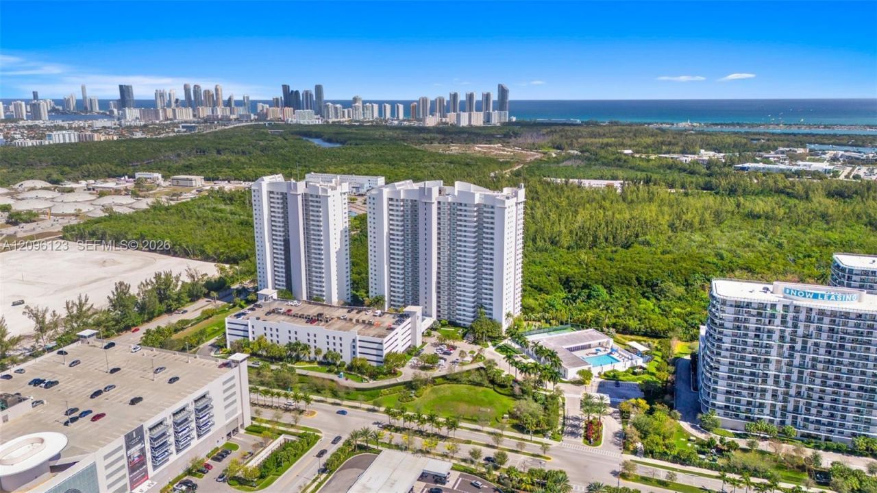 14951 Royal Oaks Ln, Unit 2008, North Miami, FL 33181 Photo