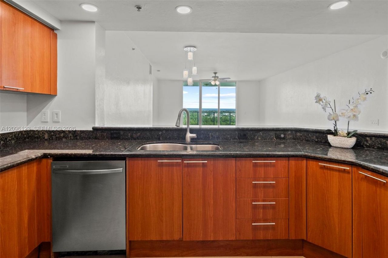 14951 Royal Oaks Ln, Unit 2008, North Miami, FL 33181 Photo
