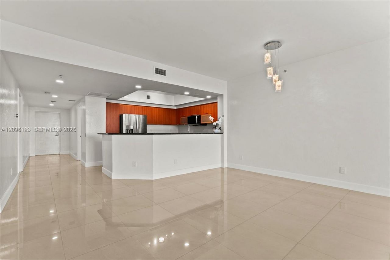 14951 Royal Oaks Ln, Unit 2008, North Miami, FL 33181 Photo