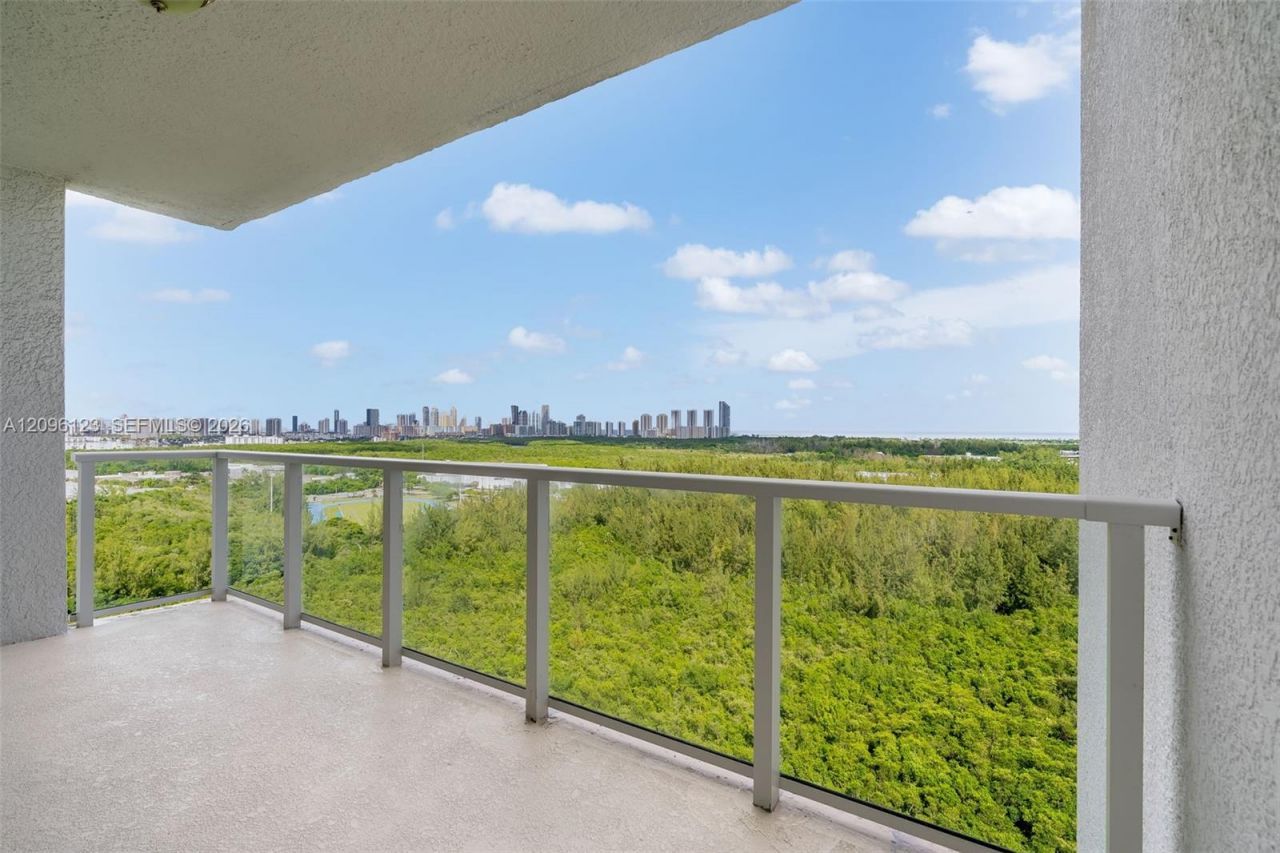 14951 Royal Oaks Ln, Unit 2008, North Miami, FL 33181 Photo