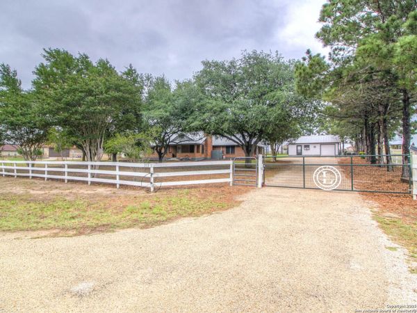 213 BLUEBONNET RDG, La Vernia, TX 78121