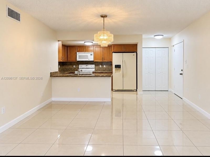 10135 NW 9th St Cir, Unit 5-106, Miami, FL 33172 Photo